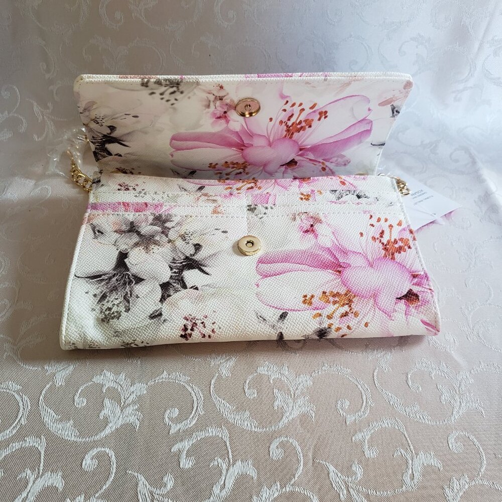 BETSEY JOHNSON Cherri Wht XOSAM floral shoulder crossbody bag - Picture 5 of 8